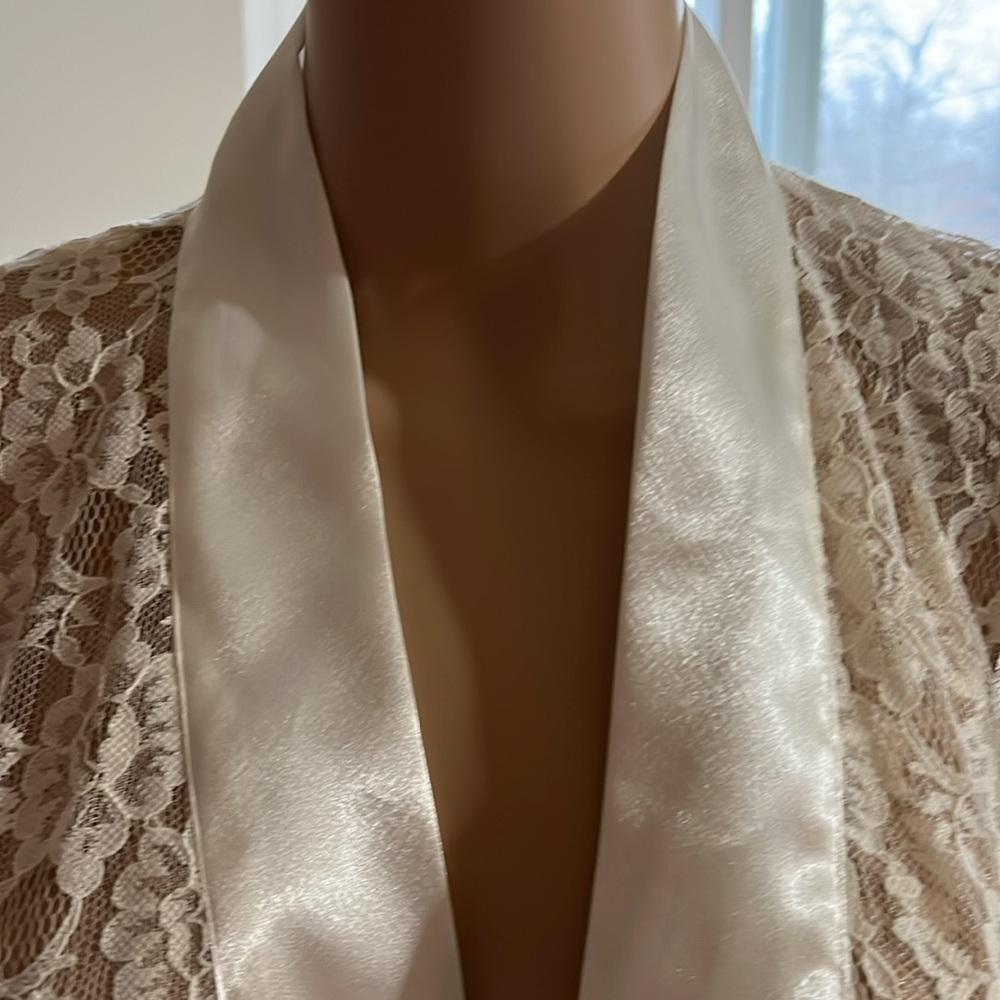 Victoria’s Secret Lace Robe with Sash,Like New, Size Large - Picture 4 of 9